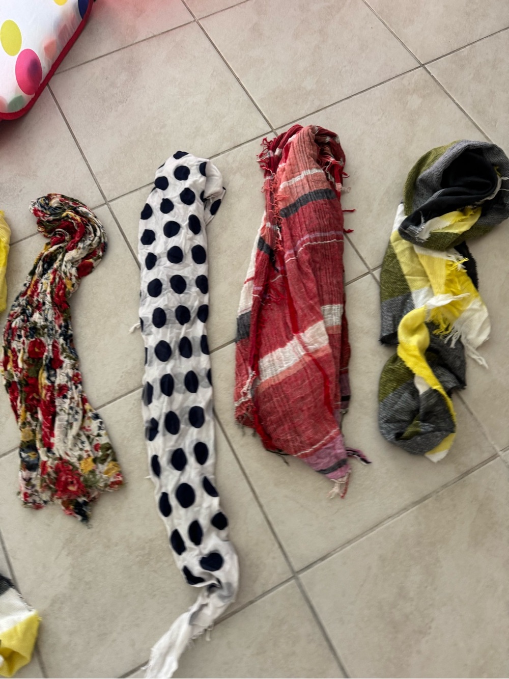 Scarfs bundle - Picture 2 of 4